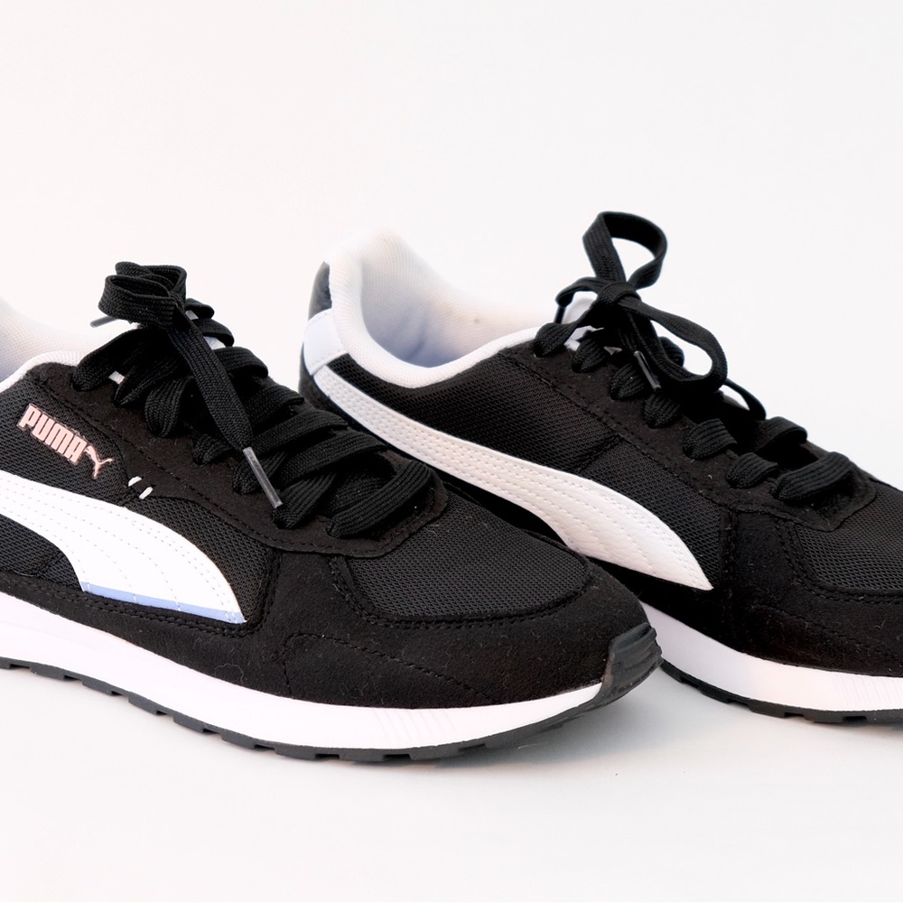 Puma Black and White SoftFoam Sneakers size 9